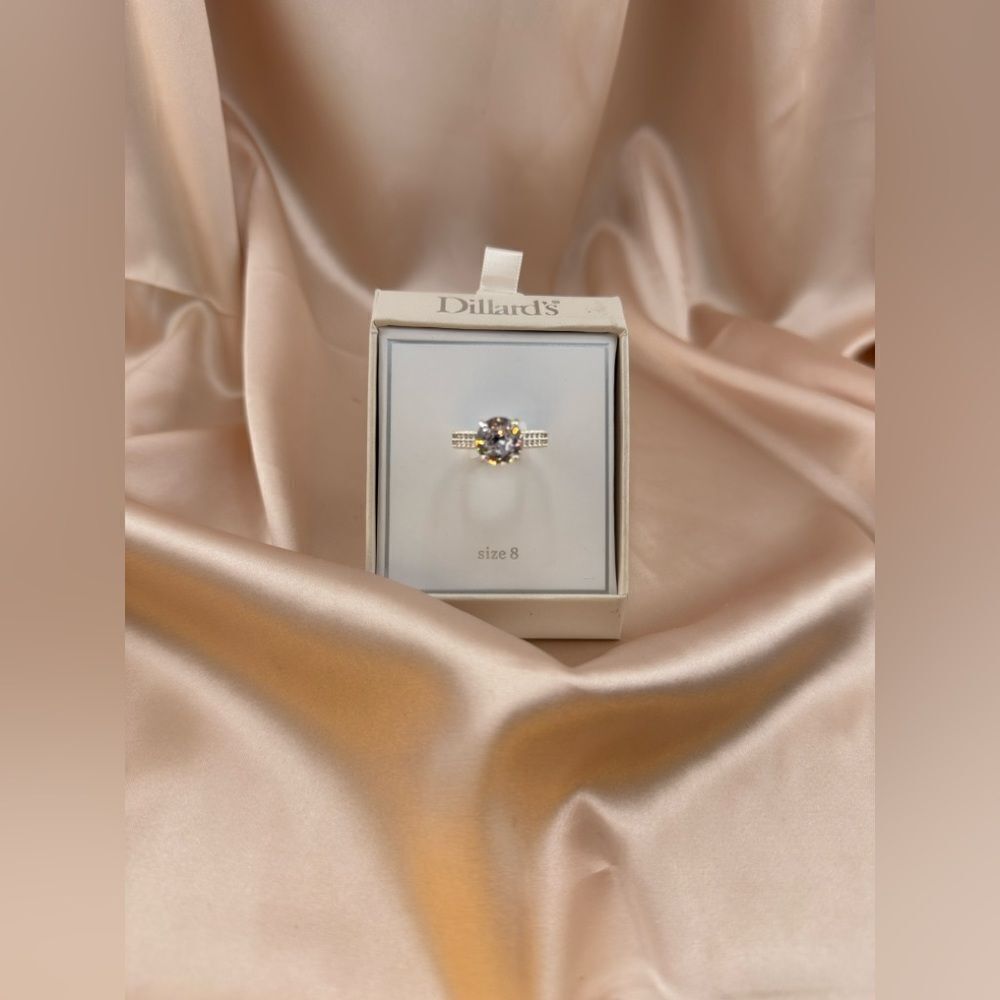 Dillard’s Halo Ring - Size 8 - Picture 1 of 7